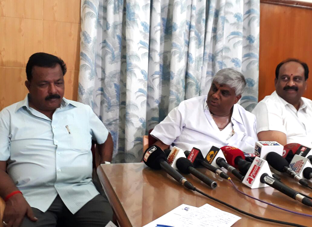 ರೈತರಿಗೆ ಬೆಳೆ ಪರಿಹಾರ ಹಣ ನೀಡಲು ಎಚ್.ಡಿ. ರೇವಣ್ಣ ಆಗ್ರಹ